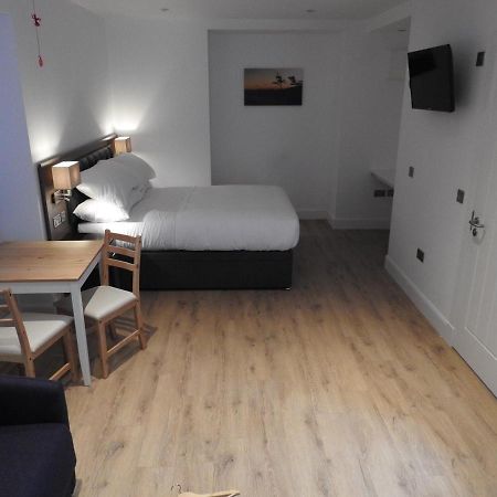 ברודפורד House Of Juniper - Luxury Accessible Apartment מראה חיצוני תמונה
