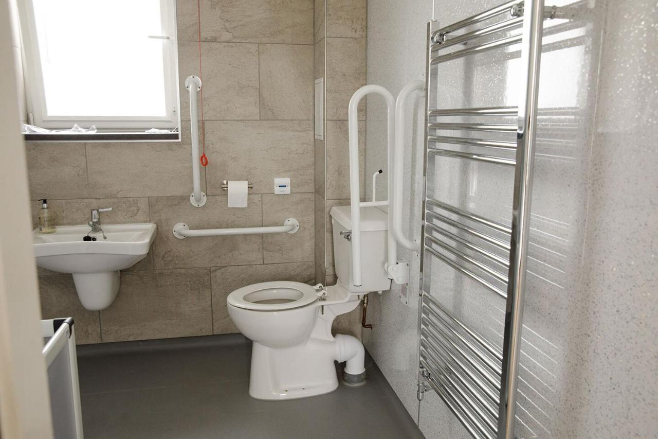 ברודפורד House Of Juniper - Luxury Accessible Apartment מראה חיצוני תמונה